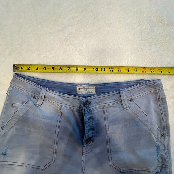 Free People Mountaineer Relaxed Straight Jeans Light Wash Denim Womens Size 12 - Picture 5 of 7